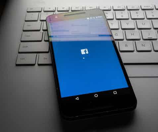 Illustration for article titled Facebook receives maximum fine over Cambridge Analytica scandal